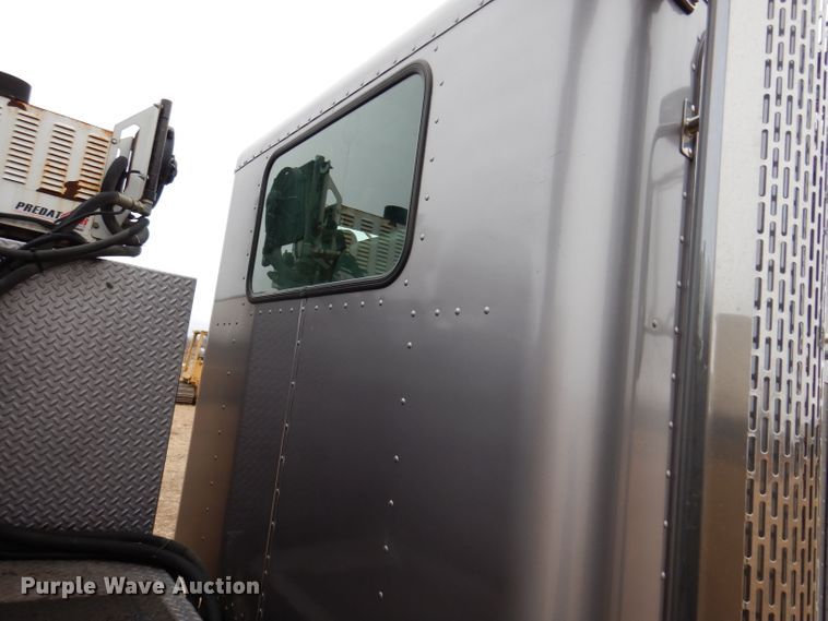 image for item DL5907 2003 Peterbilt 330  utility / service truck