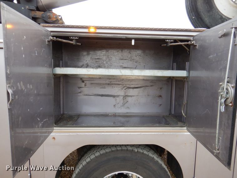 image for item DL5907 2003 Peterbilt 330  utility / service truck