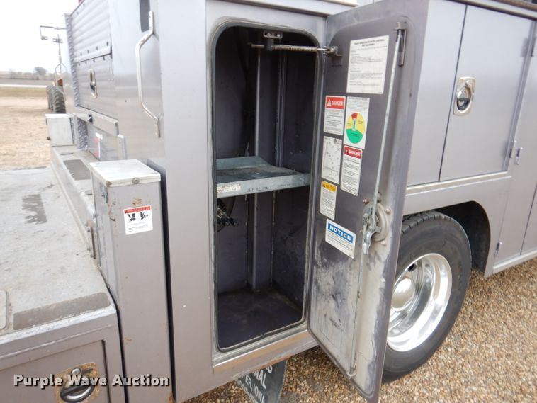 image for item DL5907 2003 Peterbilt 330  utility / service truck