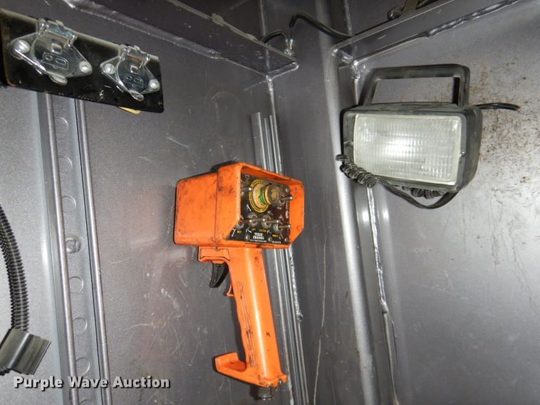 image for item DL5907 2003 Peterbilt 330  utility / service truck