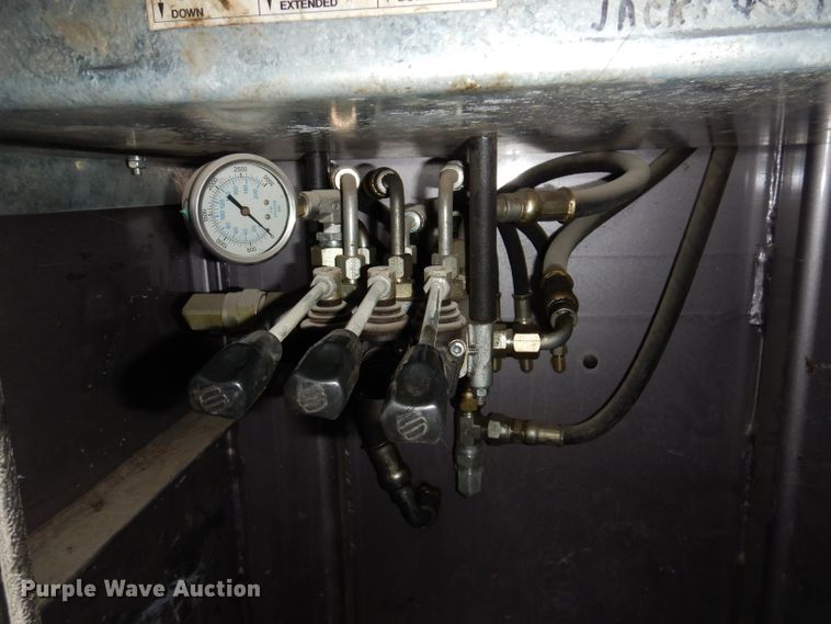 image for item DL5907 2003 Peterbilt 330  utility / service truck