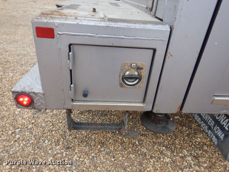 image for item DL5907 2003 Peterbilt 330  utility / service truck