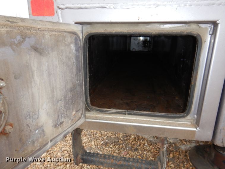 image for item DL5907 2003 Peterbilt 330  utility / service truck