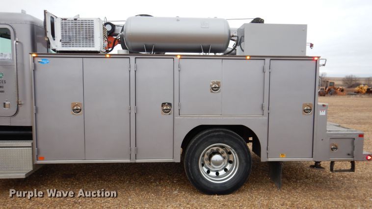 image for item DL5907 2003 Peterbilt 330  utility / service truck