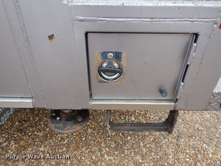 image for item DL5907 2003 Peterbilt 330  utility / service truck