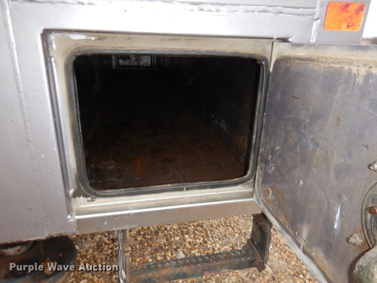 image for item DL5907 2003 Peterbilt 330  utility / service truck