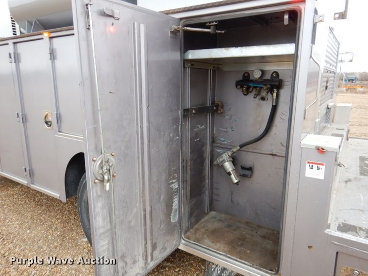 image for item DL5907 2003 Peterbilt 330  utility / service truck