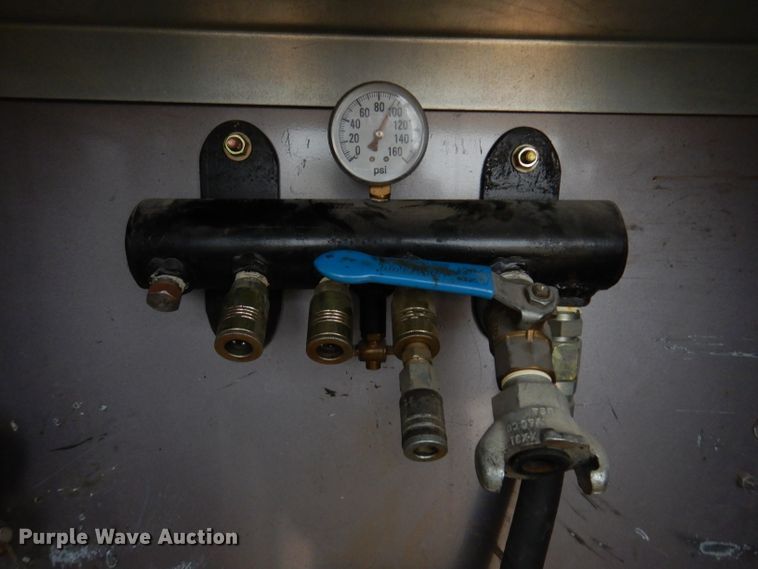 image for item DL5907 2003 Peterbilt 330  utility / service truck