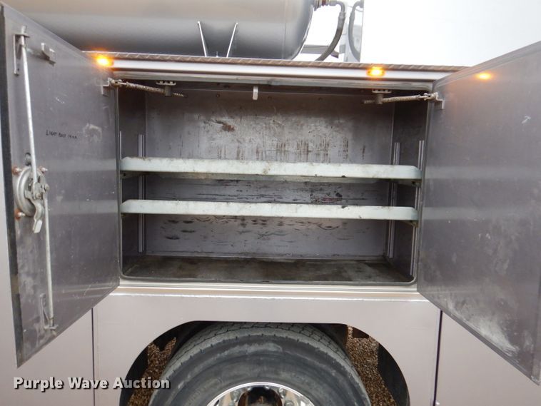 image for item DL5907 2003 Peterbilt 330  utility / service truck