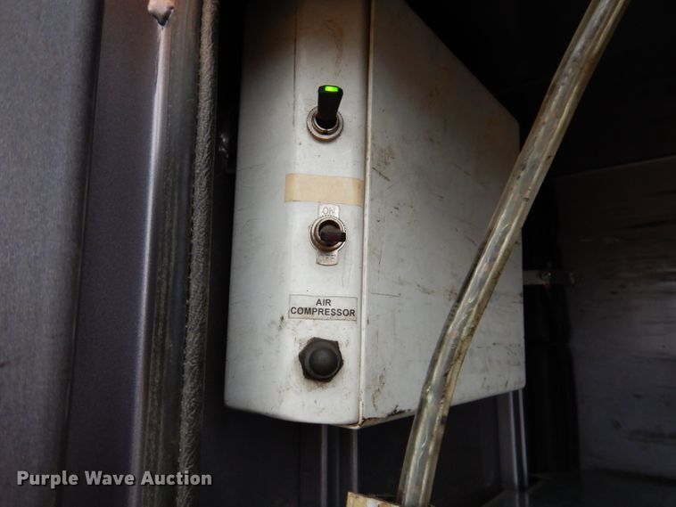 image for item DL5907 2003 Peterbilt 330  utility / service truck