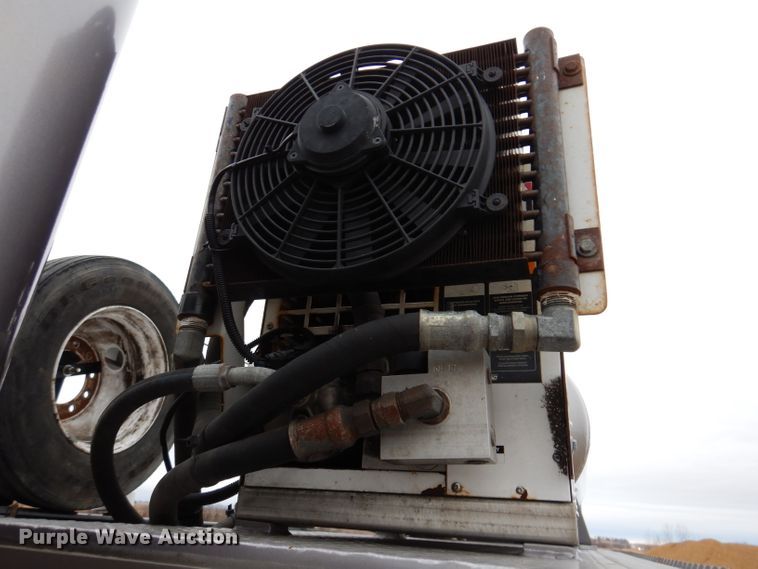 image for item DL5907 2003 Peterbilt 330  utility / service truck