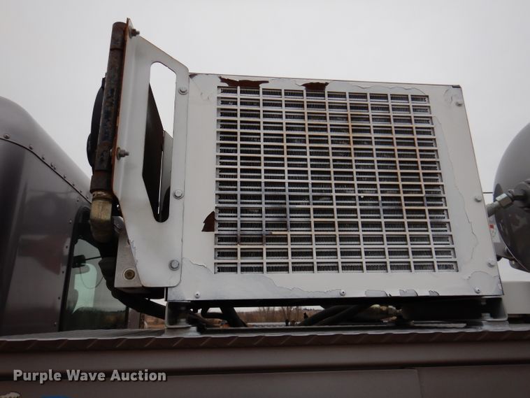 image for item DL5907 2003 Peterbilt 330  utility / service truck