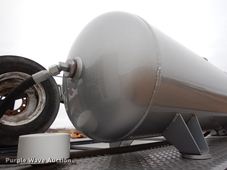 image for item DL5907 2003 Peterbilt 330  utility / service truck