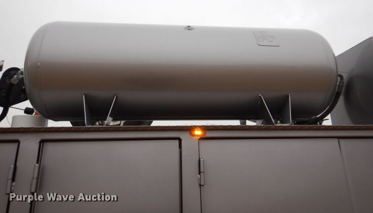 image for item DL5907 2003 Peterbilt 330  utility / service truck