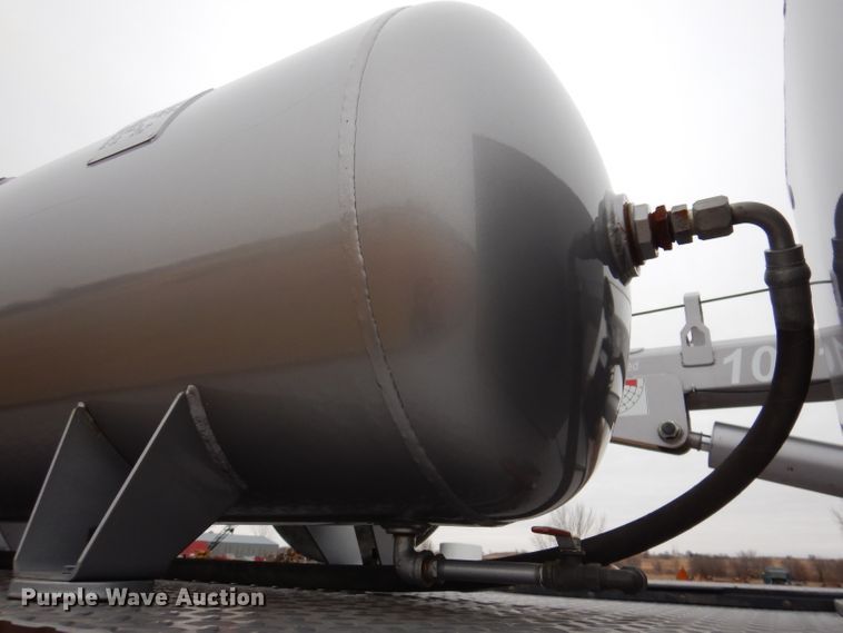 image for item DL5907 2003 Peterbilt 330  utility / service truck