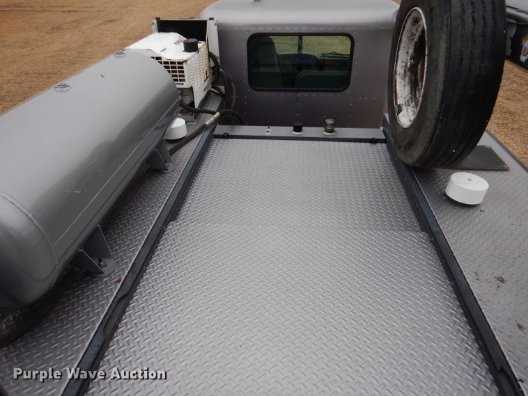 image for item DL5907 2003 Peterbilt 330  utility / service truck