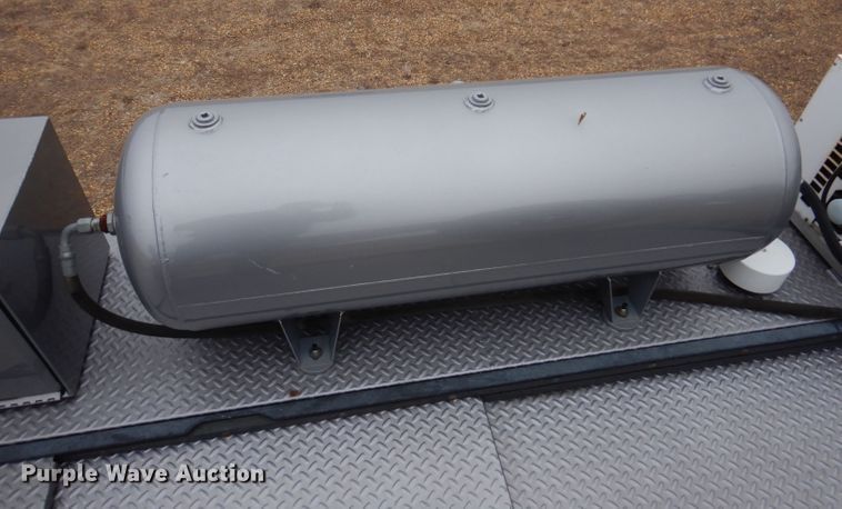 image for item DL5907 2003 Peterbilt 330  utility / service truck