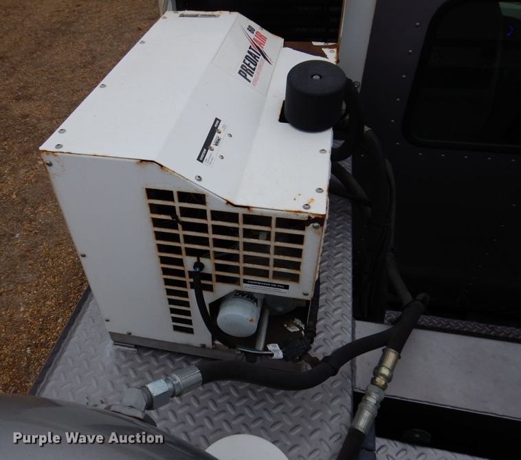 image for item DL5907 2003 Peterbilt 330  utility / service truck