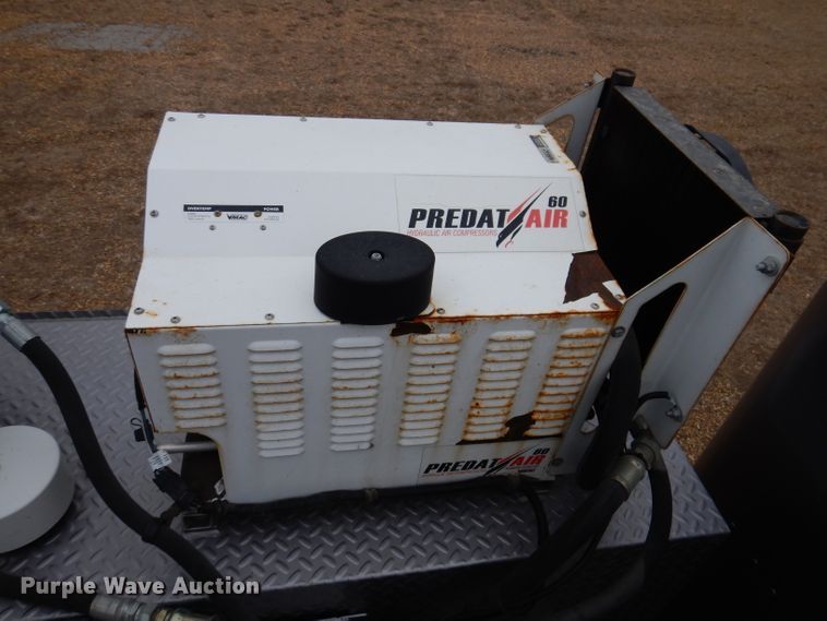 image for item DL5907 2003 Peterbilt 330  utility / service truck