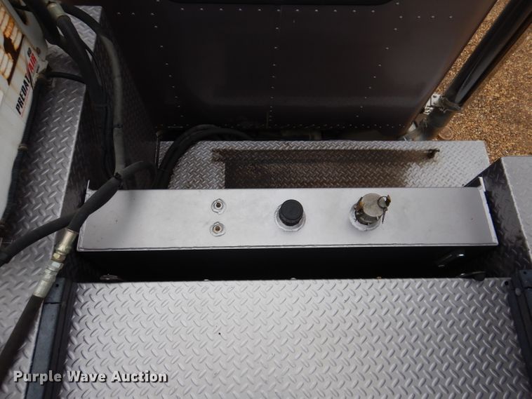 image for item DL5907 2003 Peterbilt 330  utility / service truck