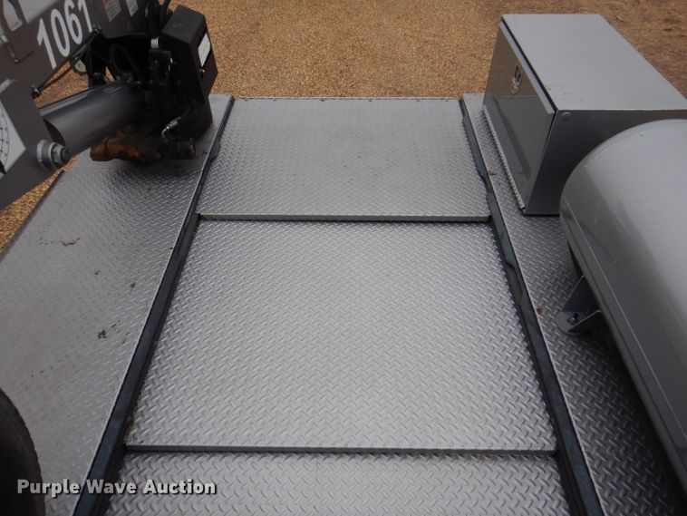 image for item DL5907 2003 Peterbilt 330  utility / service truck