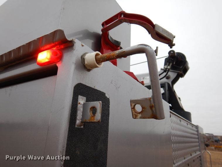 image for item DL5907 2003 Peterbilt 330  utility / service truck