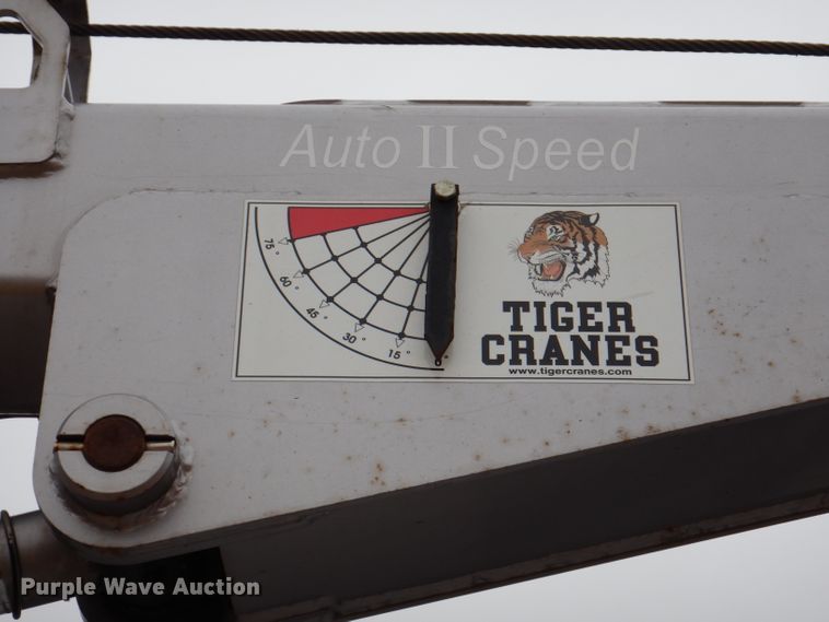 image for item DL5907 2003 Peterbilt 330  utility / service truck