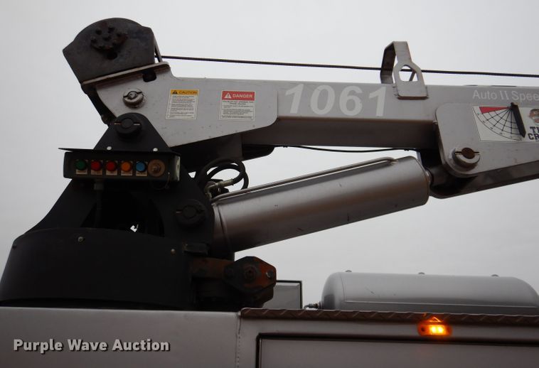 image for item DL5907 2003 Peterbilt 330  utility / service truck