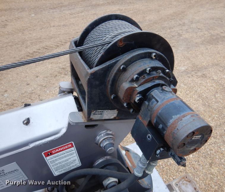 image for item DL5907 2003 Peterbilt 330  utility / service truck