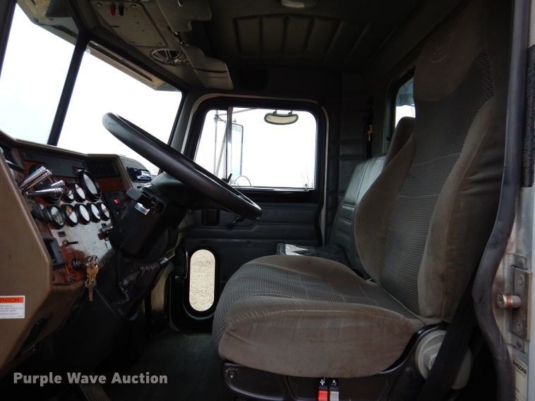 image for item DL5907 2003 Peterbilt 330  utility / service truck