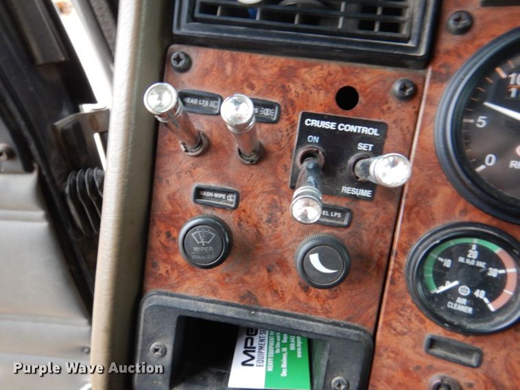 image for item DL5907 2003 Peterbilt 330  utility / service truck