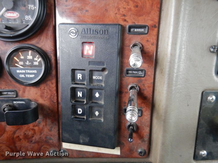 image for item DL5907 2003 Peterbilt 330  utility / service truck