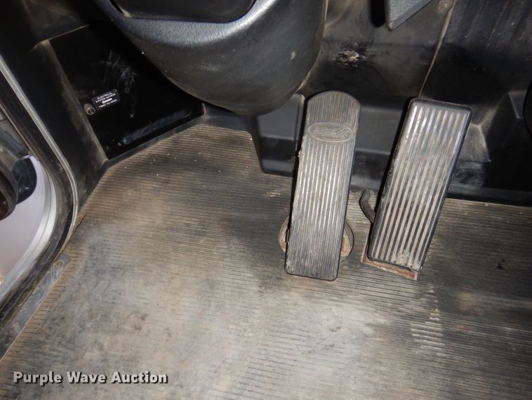 image for item DL5907 2003 Peterbilt 330  utility / service truck