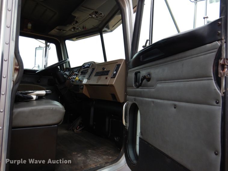 image for item DL5907 2003 Peterbilt 330  utility / service truck