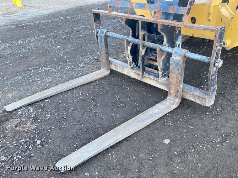 image for item DL6232 2017 Caterpillar TL1055D  telehandler