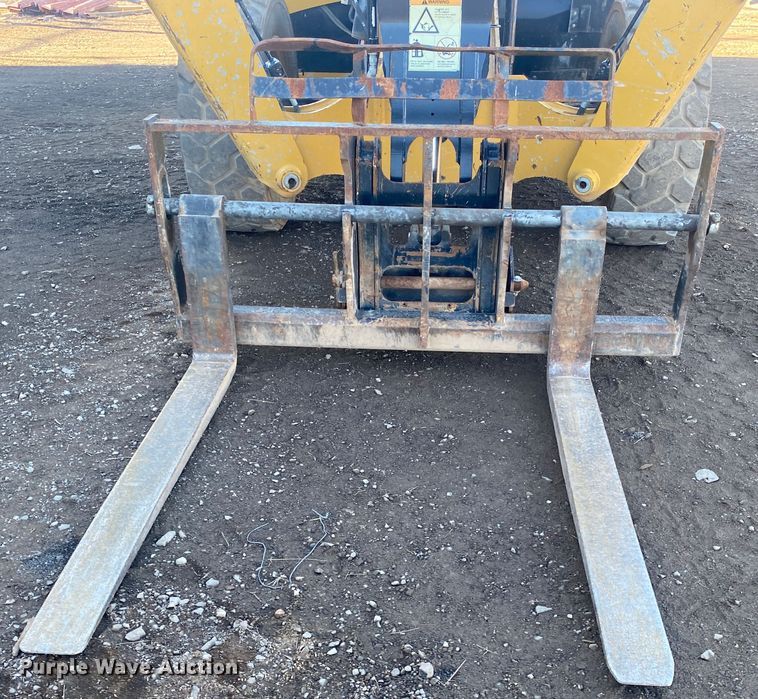 image for item DL6232 2017 Caterpillar TL1055D  telehandler