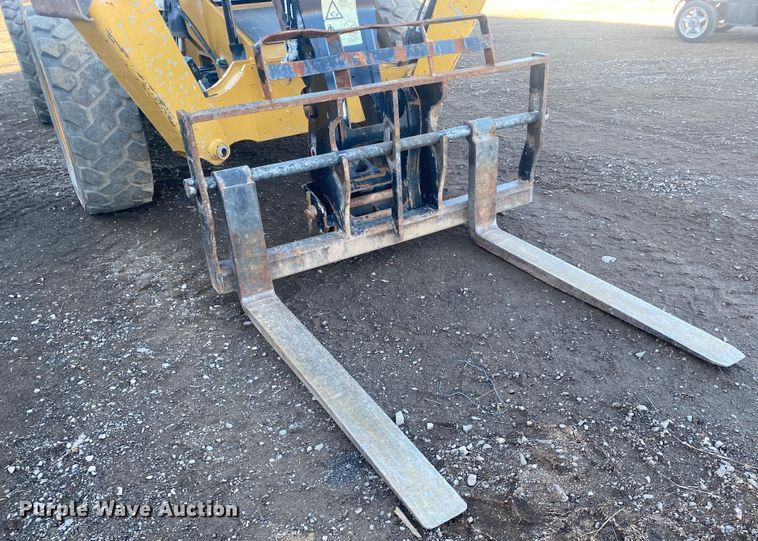 image for item DL6232 2017 Caterpillar TL1055D  telehandler