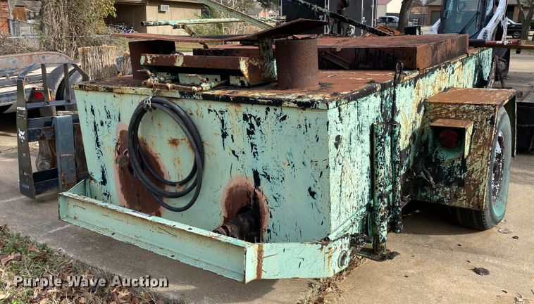 image for item DL6830 2002 Garlock 412  tar kettle