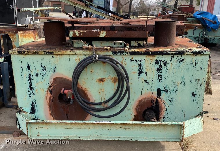 image for item DL6830 2002 Garlock 412  tar kettle