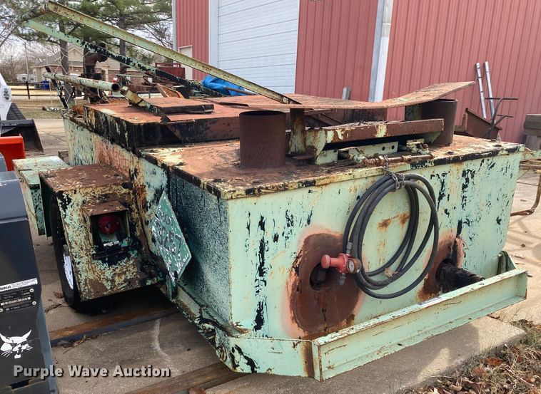 image for item DL6830 2002 Garlock 412  tar kettle