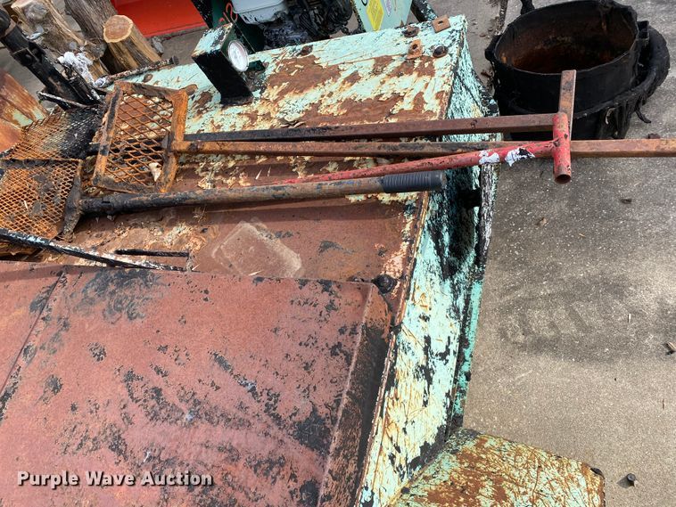 image for item DL6830 2002 Garlock 412  tar kettle