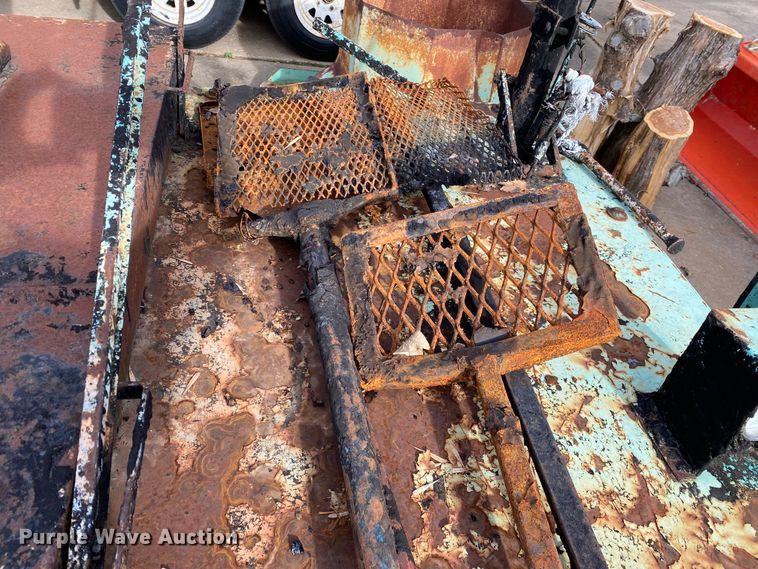 image for item DL6830 2002 Garlock 412  tar kettle