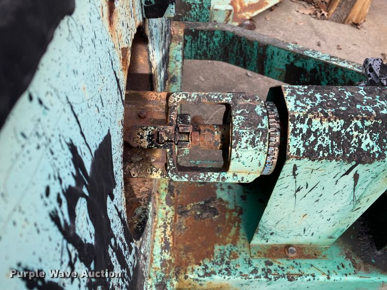 image for item DL6830 2002 Garlock 412  tar kettle