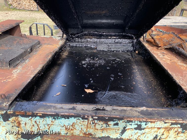 image for item DL6830 2002 Garlock 412  tar kettle