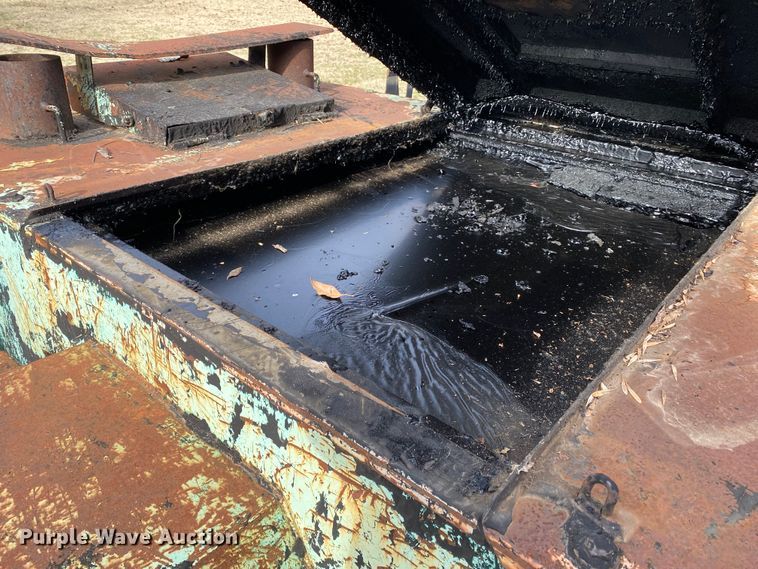 image for item DL6830 2002 Garlock 412  tar kettle