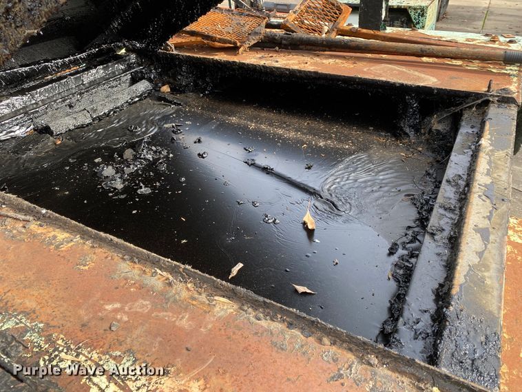 image for item DL6830 2002 Garlock 412  tar kettle