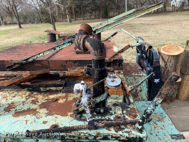 image for item DL6830 2002 Garlock 412  tar kettle