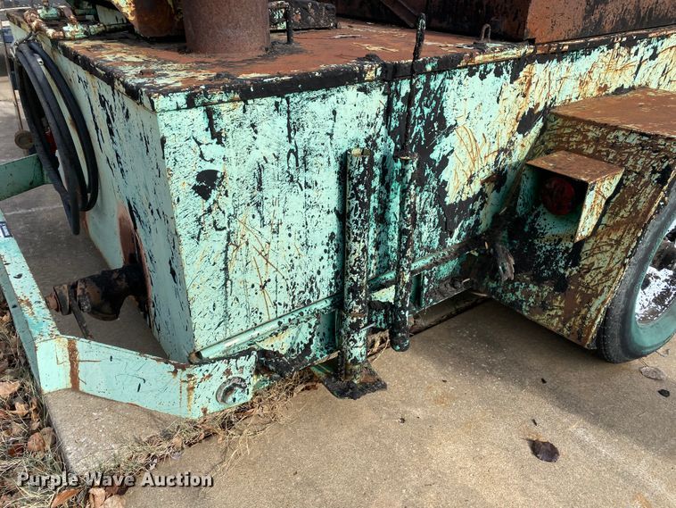 image for item DL6830 2002 Garlock 412  tar kettle