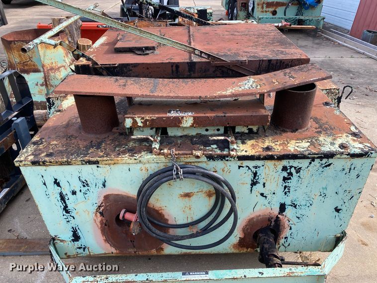 image for item DL6830 2002 Garlock 412  tar kettle