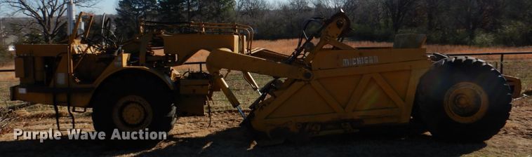 image for item DL6836 Michigan 110H  elevating scraper